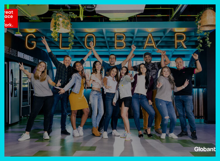 ¿Cómo es evaluada la cultura corporativa y el ambiente laboral de Globant por sus colaboradores?